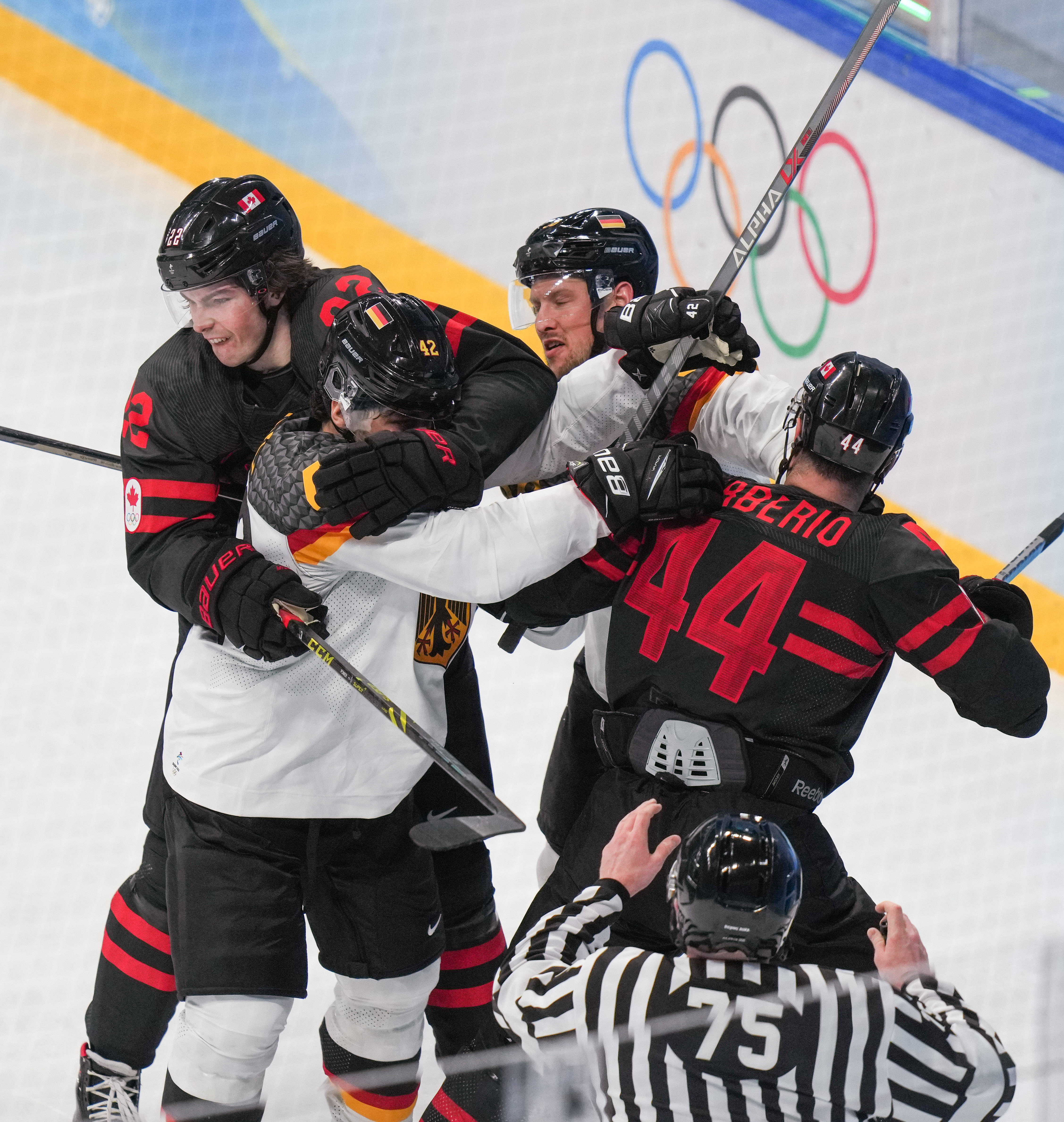  Rookie官方宣布出色防守新规，加拿大队引发争议！全场沸腾不已