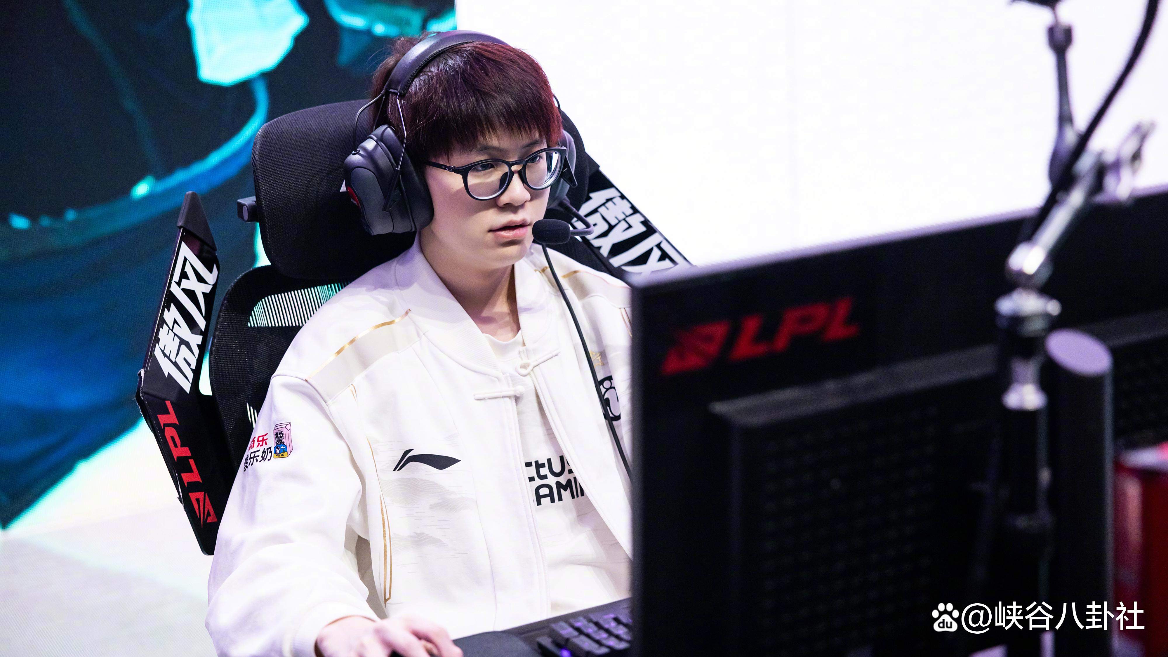  Rookie官方宣布出色防守新规，加拿大队引发争议！全场沸腾不已