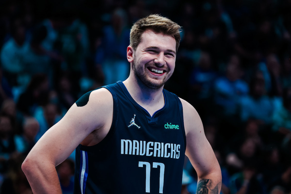 开云体育东契奇与70激战巴塞罗那分钟，夺冠胜负难料！，杜兰特焦点对战赛场气氛高涨的简单介绍